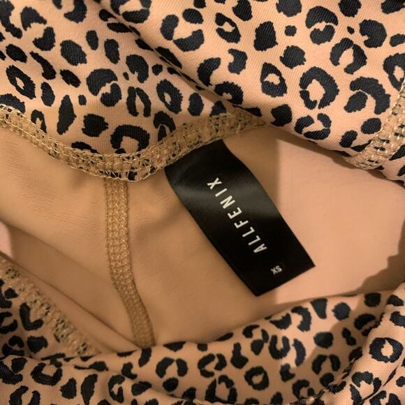 All Fenix Leggings - Picture 6 of 6